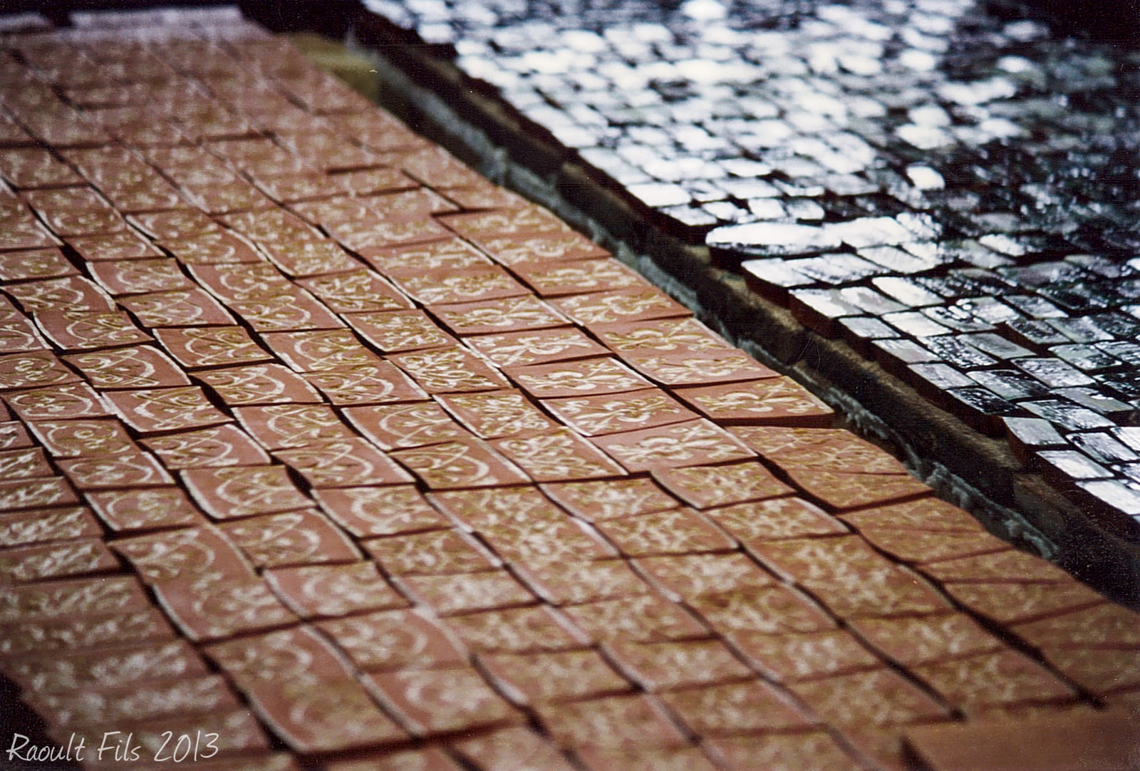 Série de carreaux décorés dans les archives de la manufacture Raoult & Fils