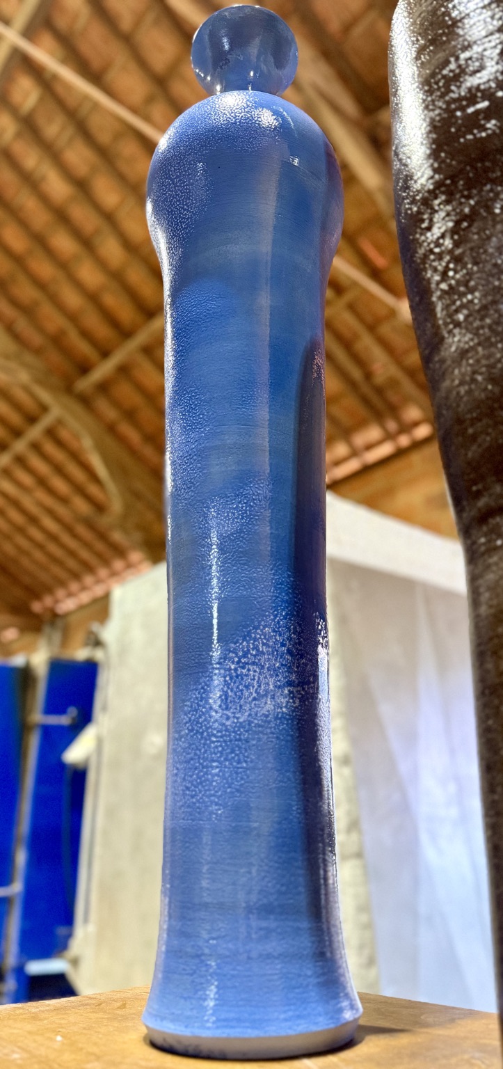 Grande pièce réalisée en faïence Beck Bleue FA141 dans l’atelier