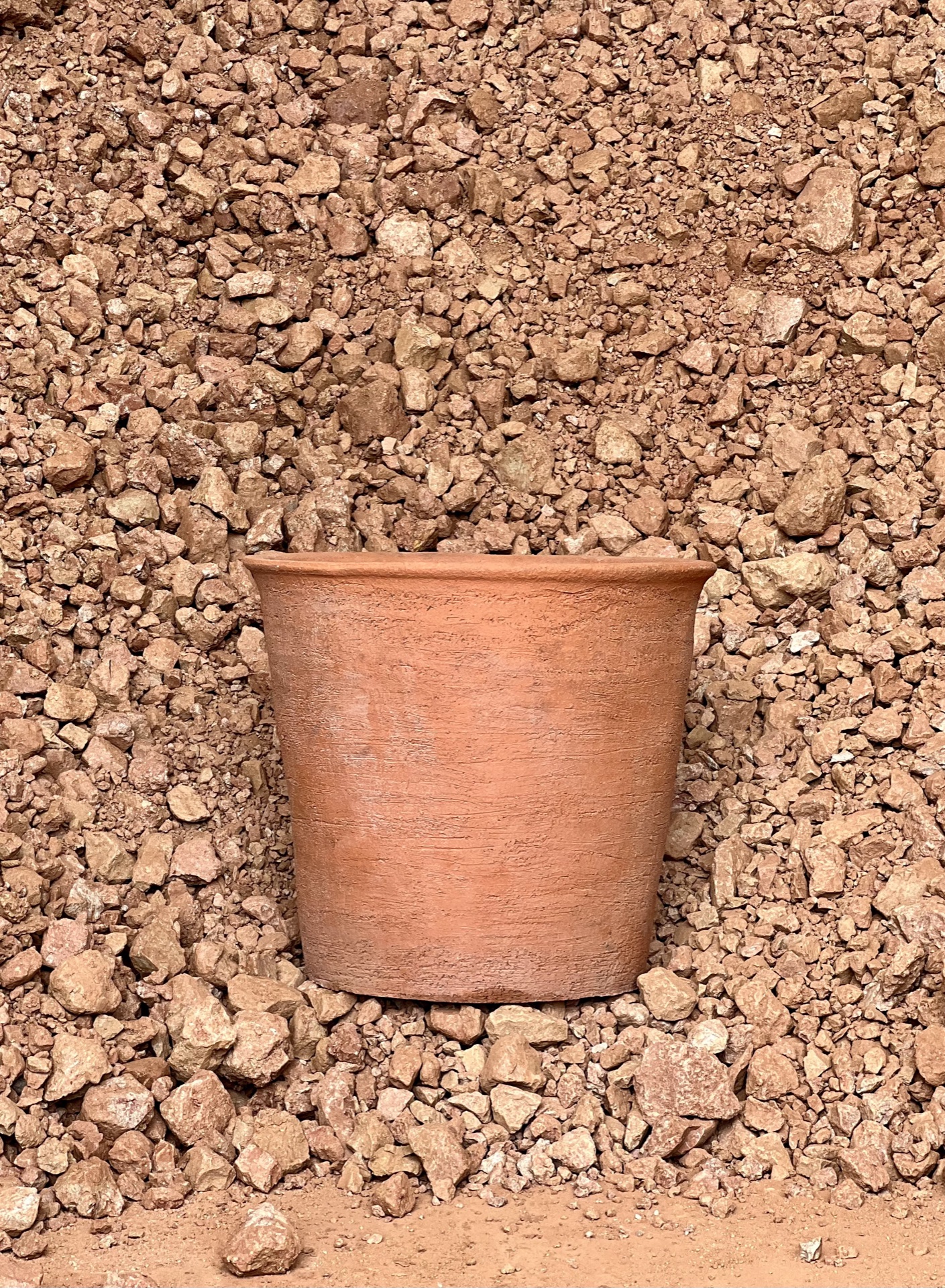 Noron Stoneware pot presented among fragments of the local clay
